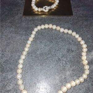 Elegant Freshwater Pearl Necklace and Bracelet Set